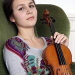 Lara KusztrichViolinist