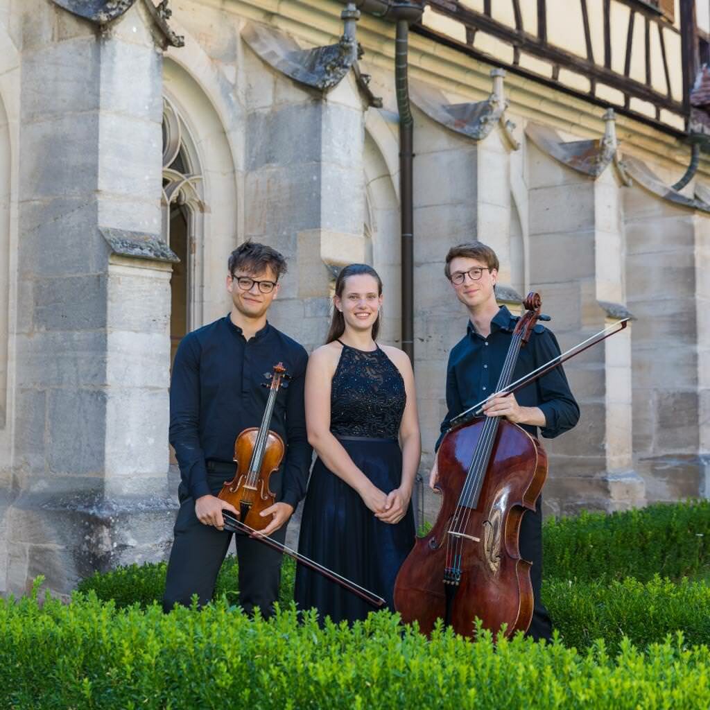 Piano Trio 'ARTON' Andreas Mellinger 𐄁 Lukas Rothfußler 𐄁 Sophie Druml